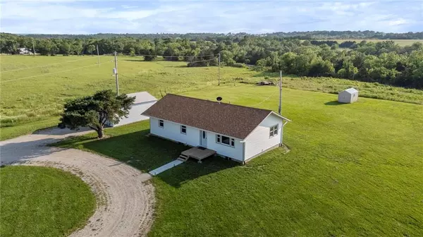 Garnett, KS 66032,32241 NE Neosho RD