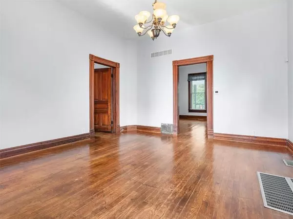 St Joseph, MO 64505,1423 N 2nd ST