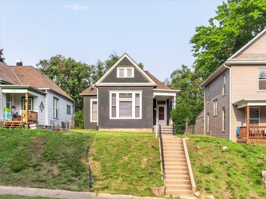 1423 N 2nd ST, St Joseph, MO 64505