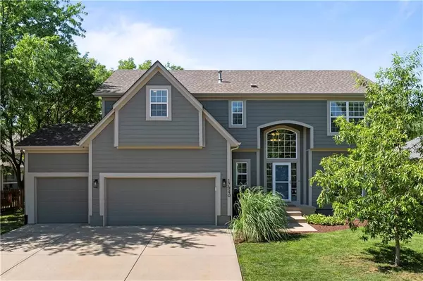 17940 W 158th CT, Olathe, KS 66062