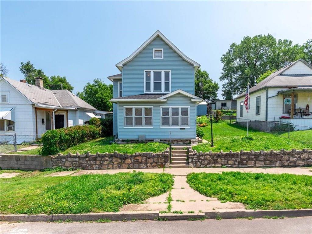 2605 S 15th ST, St Joseph, MO 64503