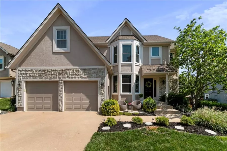 9000 W 127th TER, Overland Park, KS 66213