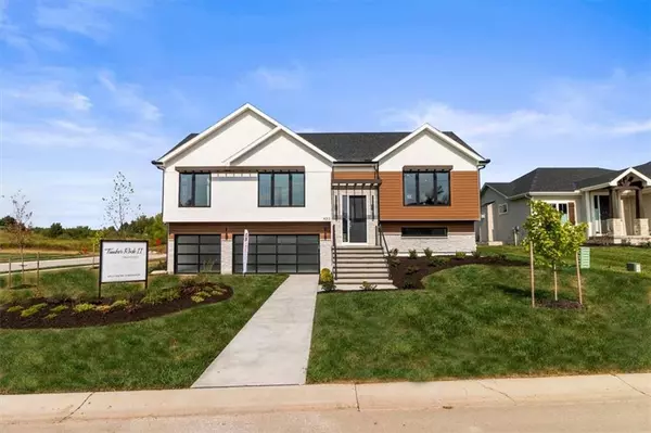 4313 SE Adams DR, Blue Springs, MO 64014