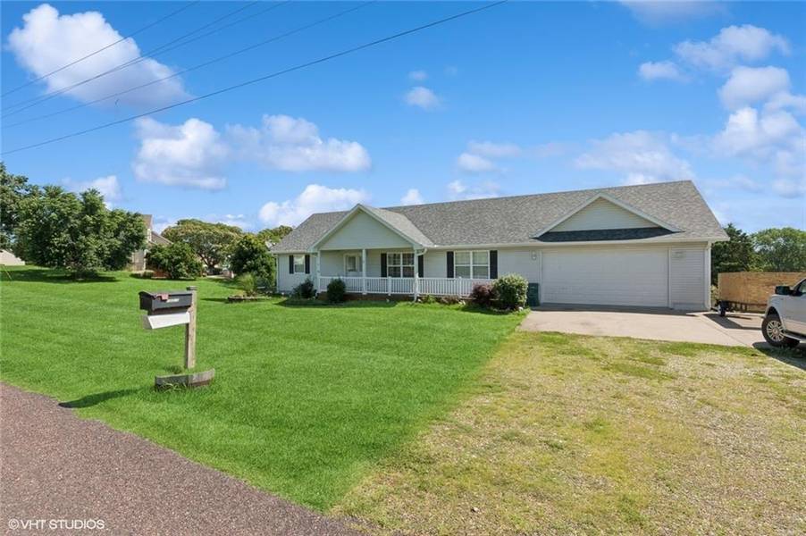 19371 Cedar Gate DR, Warsaw, MO 65355