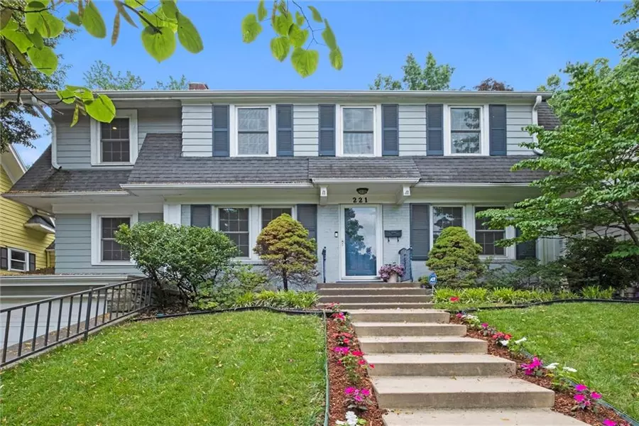 221 W 67 ST, Kansas City, MO 64113