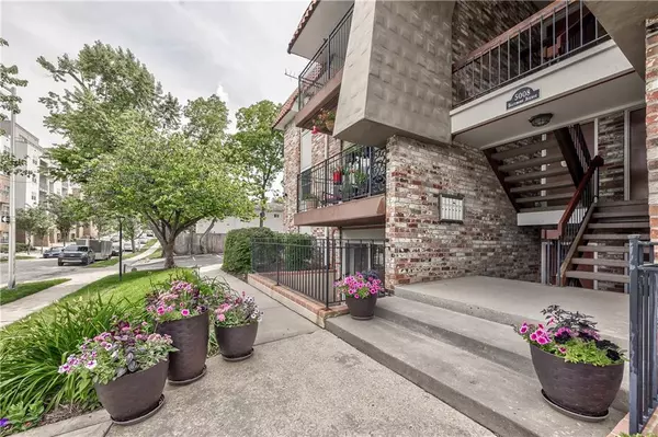 5008 Baltimore AVE #102, Kansas City, MO 64112