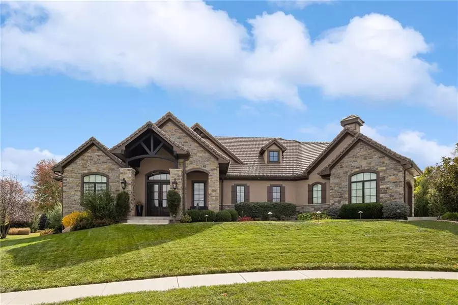 14713 Ash ST, Leawood, KS 66224