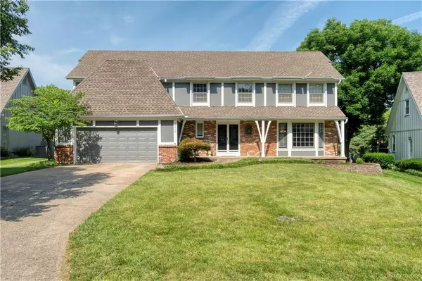 10712 Walmer ST, Leawood, KS 66211