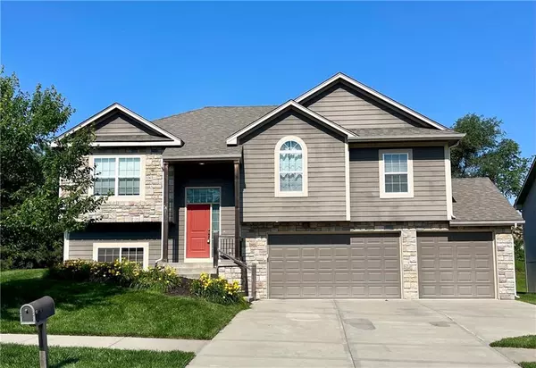 4936 Parkway DR,  Leavenworth,  KS 66048