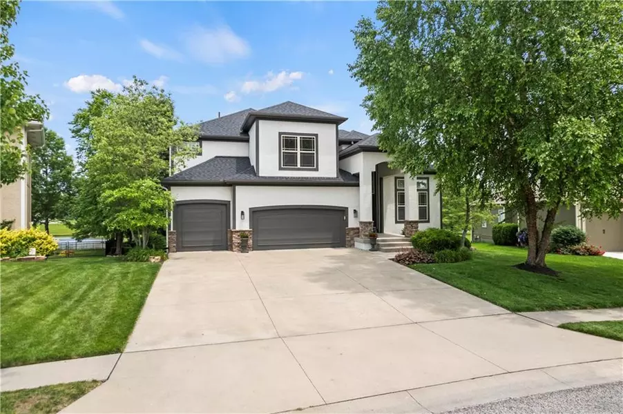 11010 W 163rd TER, Overland Park, KS 66221