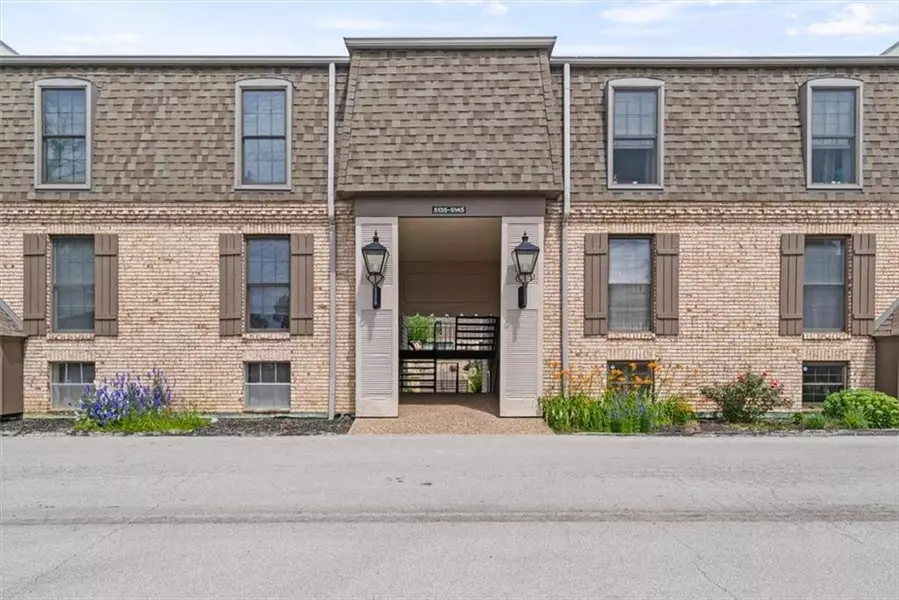 5137 W 75th ST, Prairie Village, KS 66208