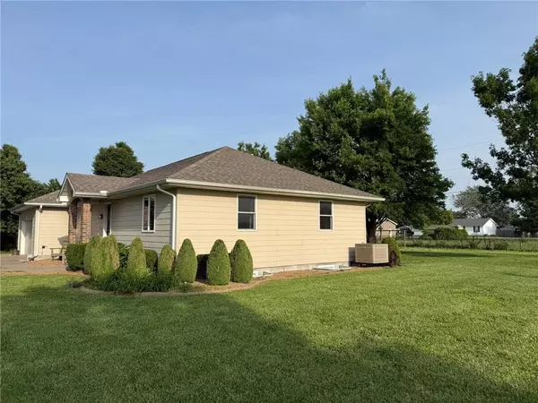 Burlington, KS 66839,1521 Merrimac ST