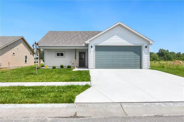 1301 NE White Oaks LN, Oak Grove, MO 64075