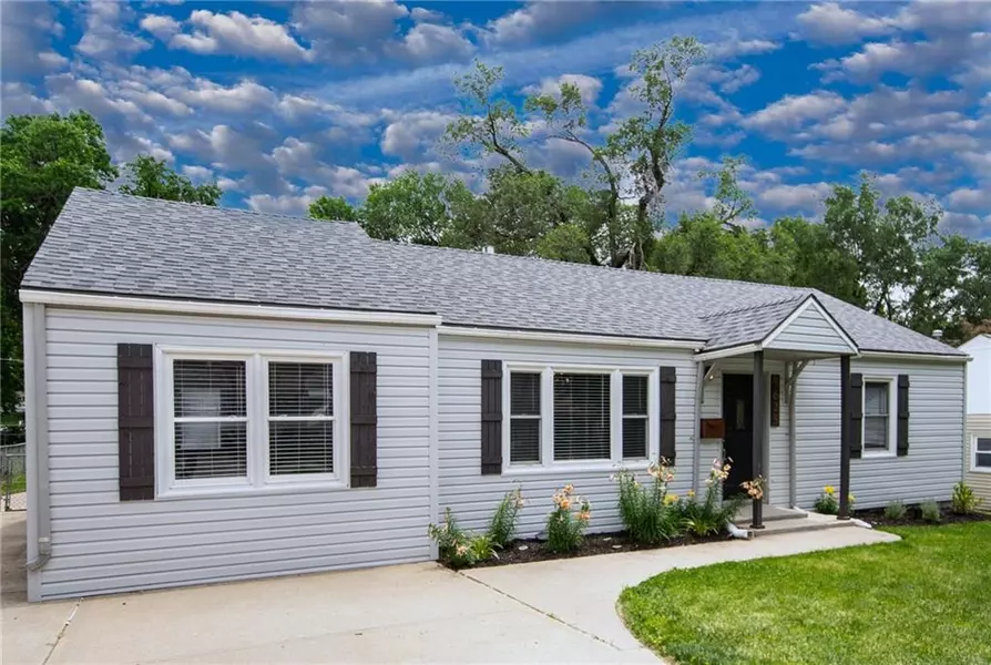 5625 Barton LN, Shawnee, KS 66203