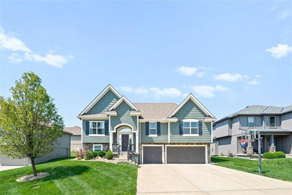 920 Doe DR, Raymore, MO 64083