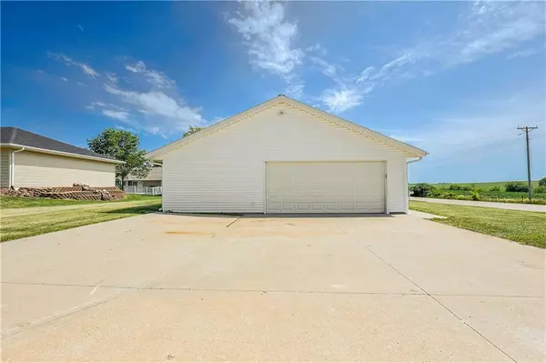 Maryville, MO 64468,405 S Country Club RD