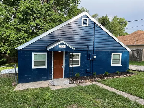 Gladstone, MO 64118,7104 N Cherry ST