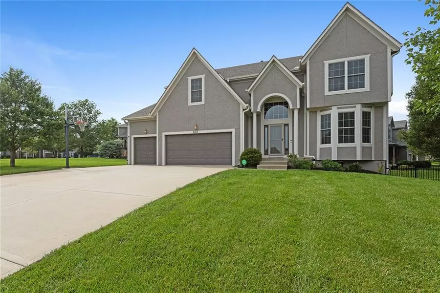 6017 Theden ST, Shawnee, KS 66218