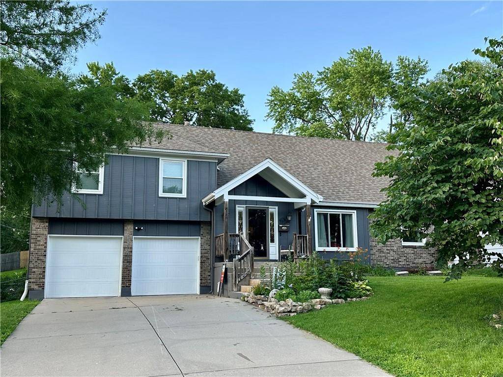 8708 W 92nd ST, Overland Park, KS 66212
