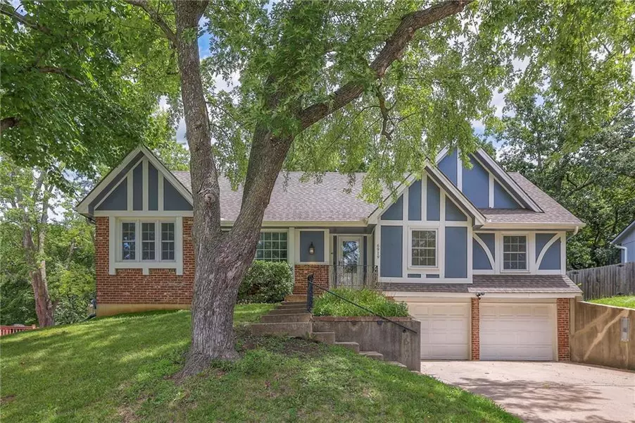 6919 Albervan ST, Shawnee, KS 66216