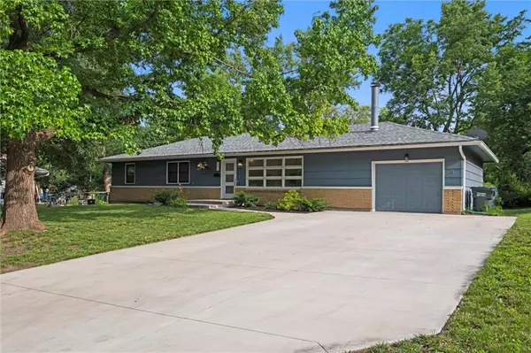 Lawrence, KS 66046,1221 W 19th TER