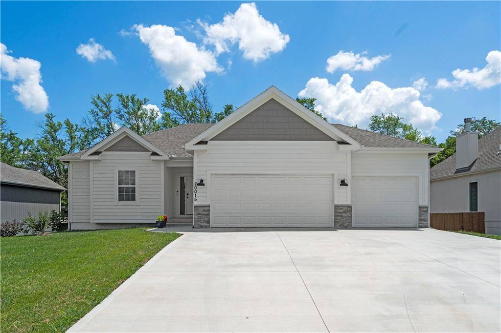 20015 W 221st ST, Spring Hill, KS 66083