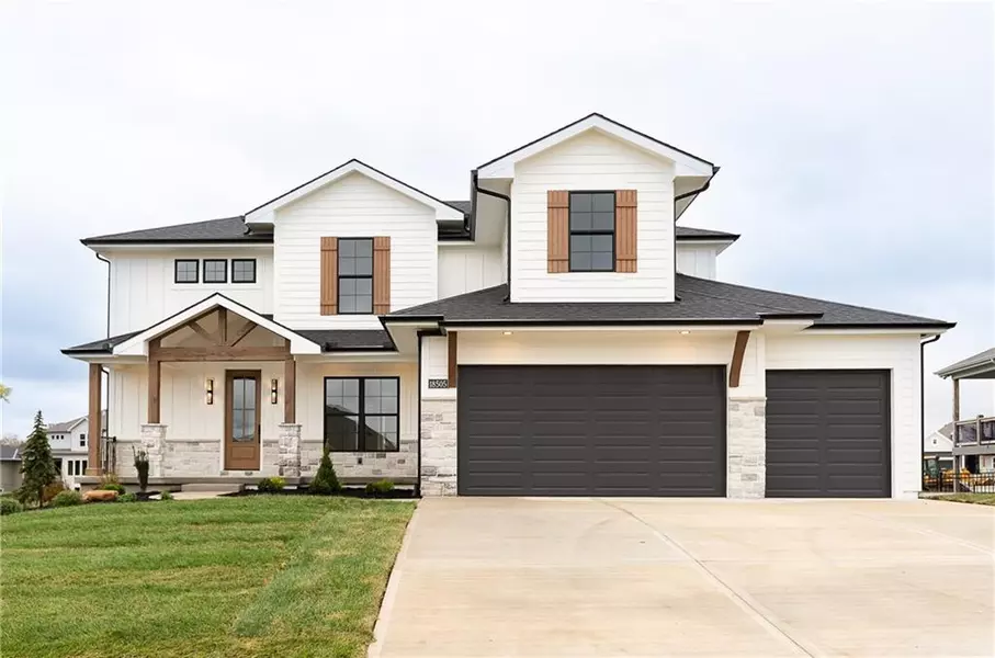 18505 Mohawk LN, Overland Park, KS 66085