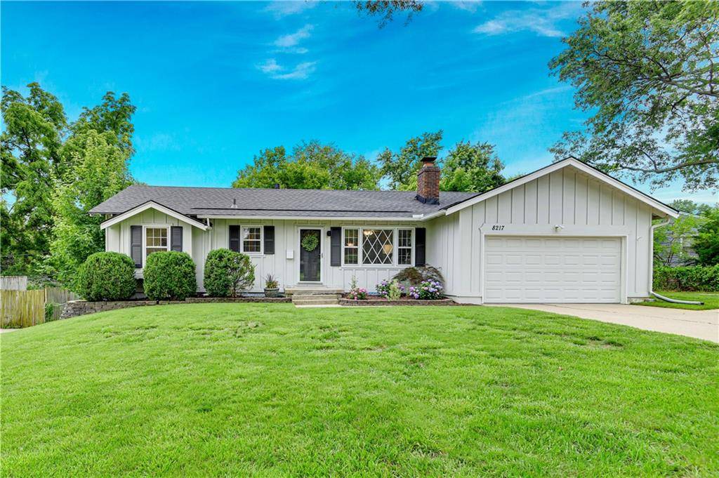 8217 W 91st TER, Overland Park, KS 66212