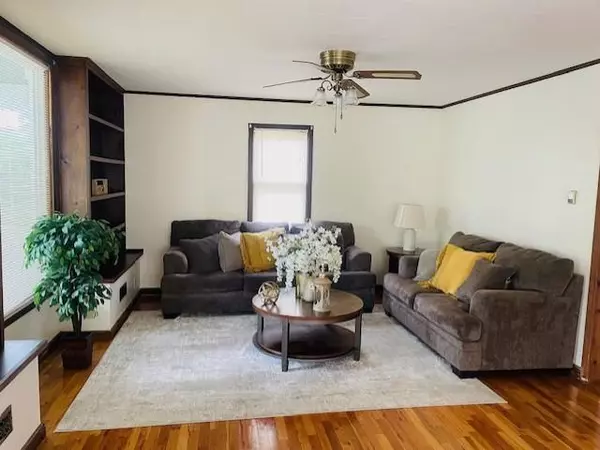 St Joseph, MO 64507,3119 Seneca ST