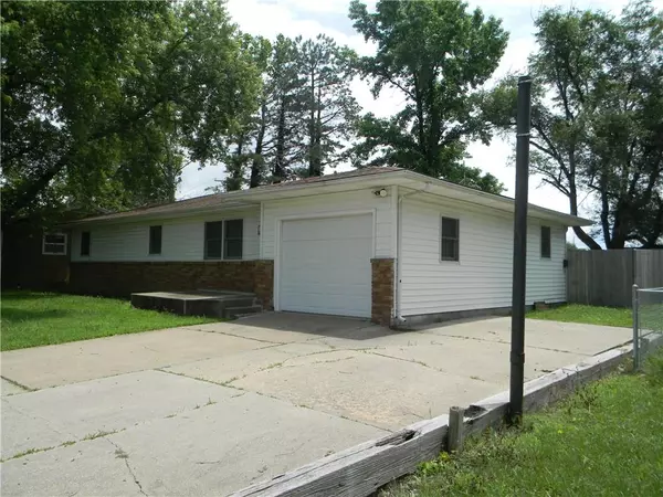 Iola, KS 66749,811 E Garfield ST