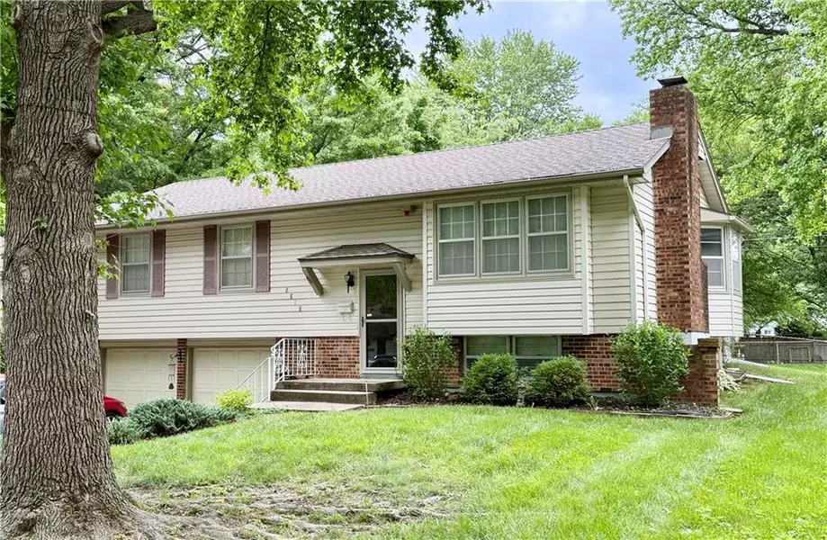 8818 Crescent AVE, Kansas City, MO 64138