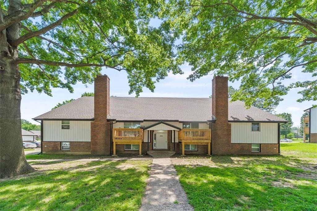 1001 Twin Oaks TER, Harrisonville, MO 64701