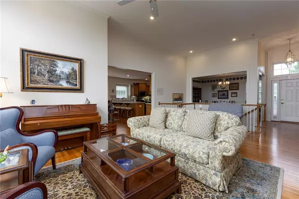 Independence, MO 64055,2832 S Woodbury DR