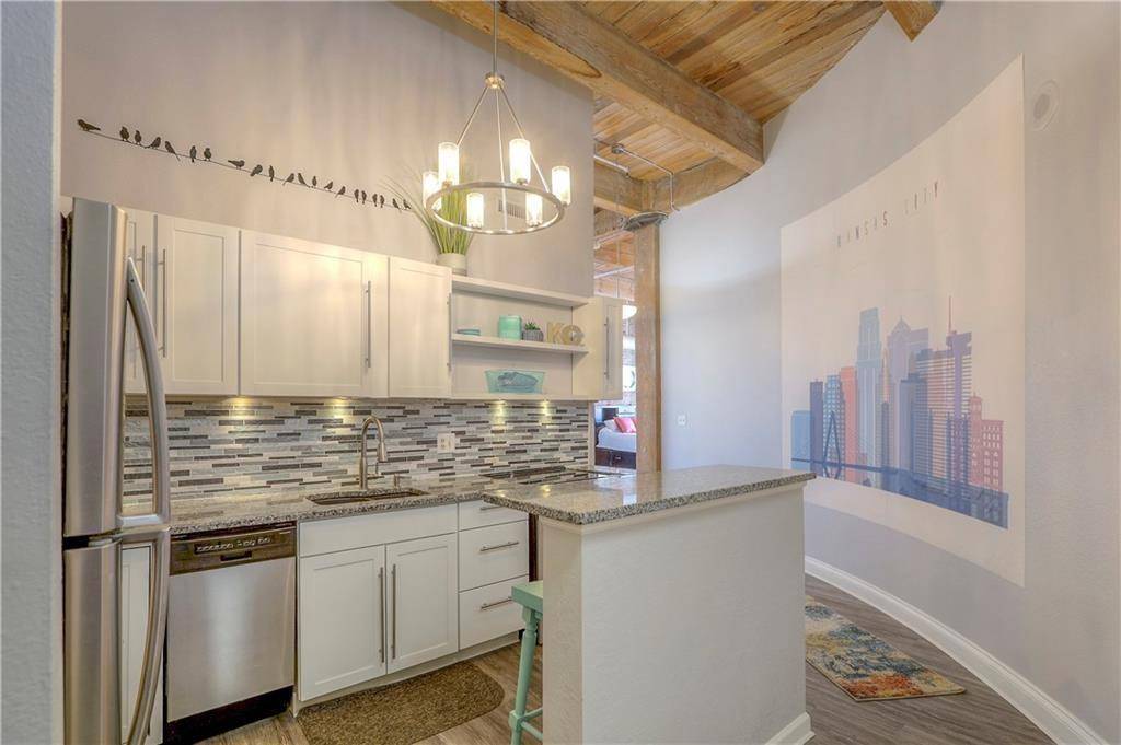 308 W 8th ST #420, Kansas City, MO 64105