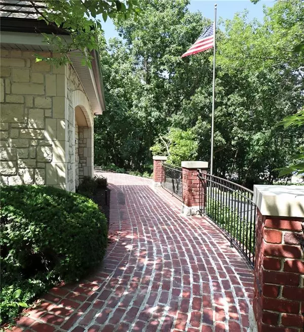 Loch Lloyd, MO 64012,16940 S Stonehaven DR