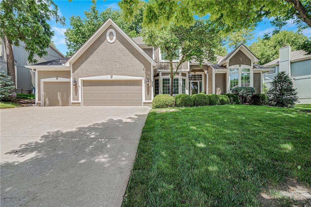 1617 Summit Valley LN, Lee's Summit, MO 64081