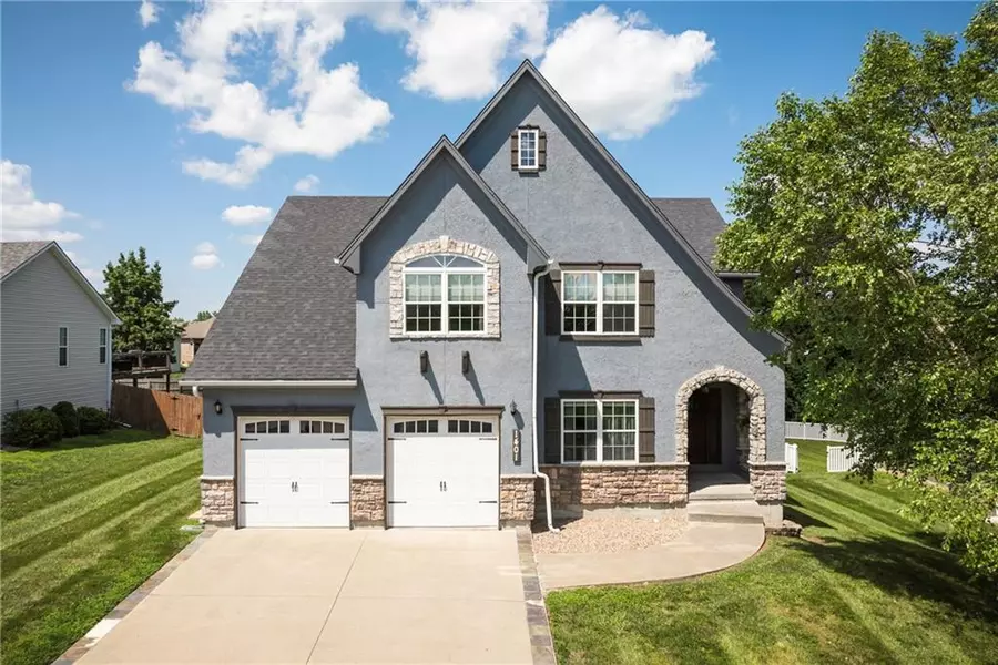 1401 Nottingham DR, Warrensburg, MO 64093