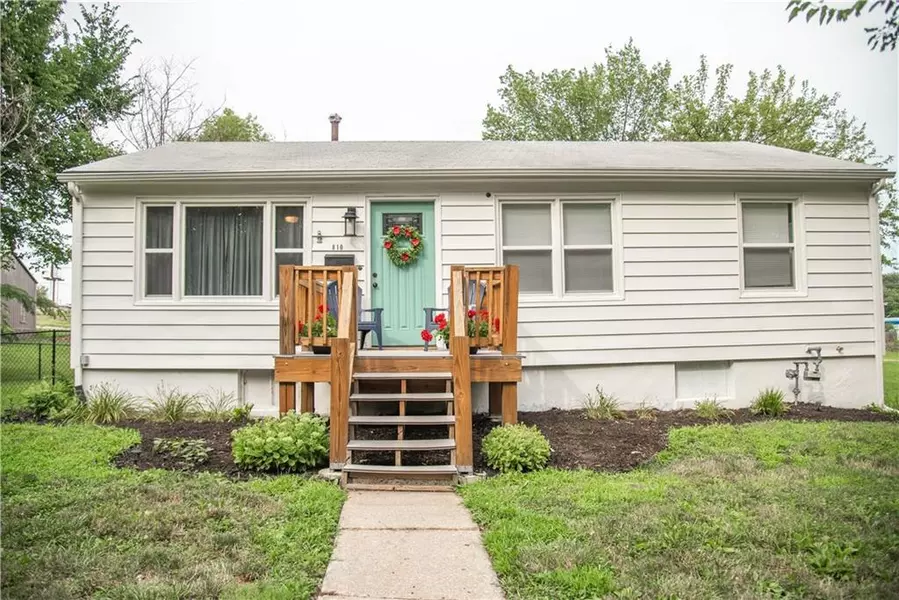 810 6th ST, Lee's Summit, MO 64081