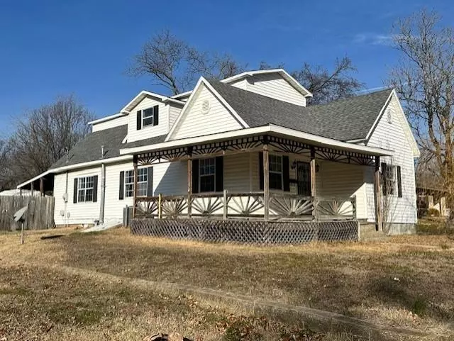 526 S west ST, Nevada, MO 64772