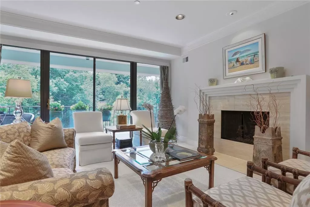 Kansas City, MO 64112,433 Ward Pkwy #5S