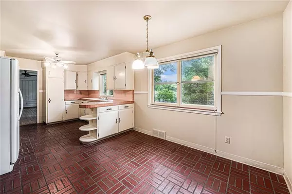 Leawood, KS 66206,9824 Overbrook RD