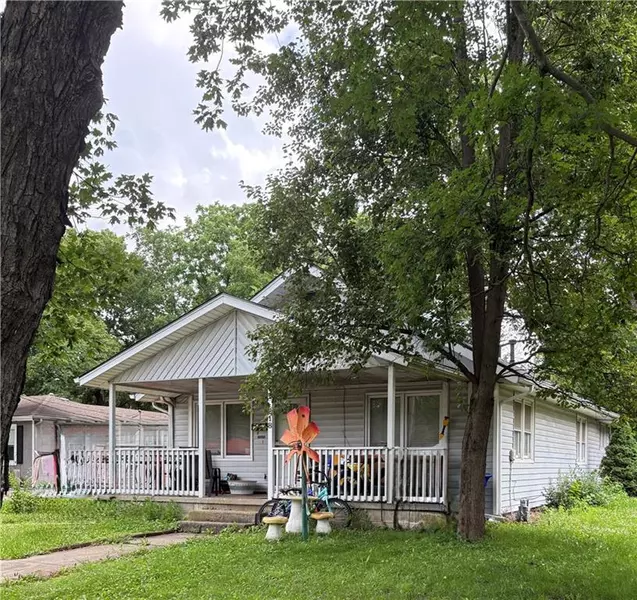 618 N Chestnut ST, Olathe, KS 66061