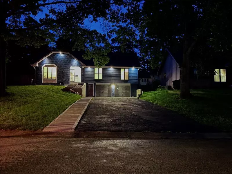 10312 W 48th TER, Shawnee, KS 66203