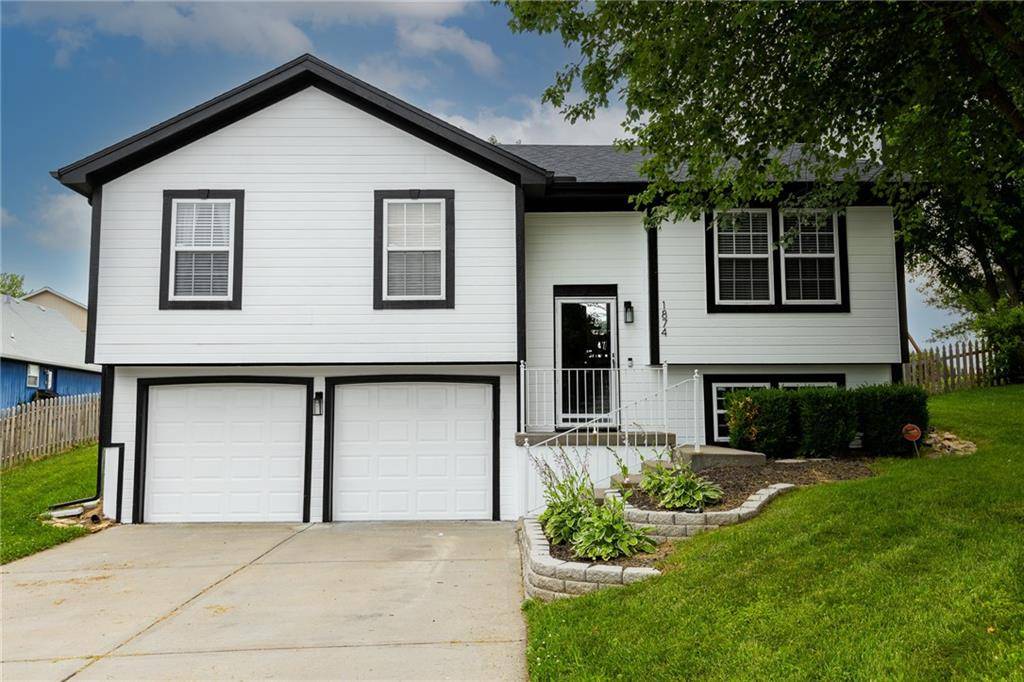 1874 Quail Ridge DR, Liberty, MO 64068