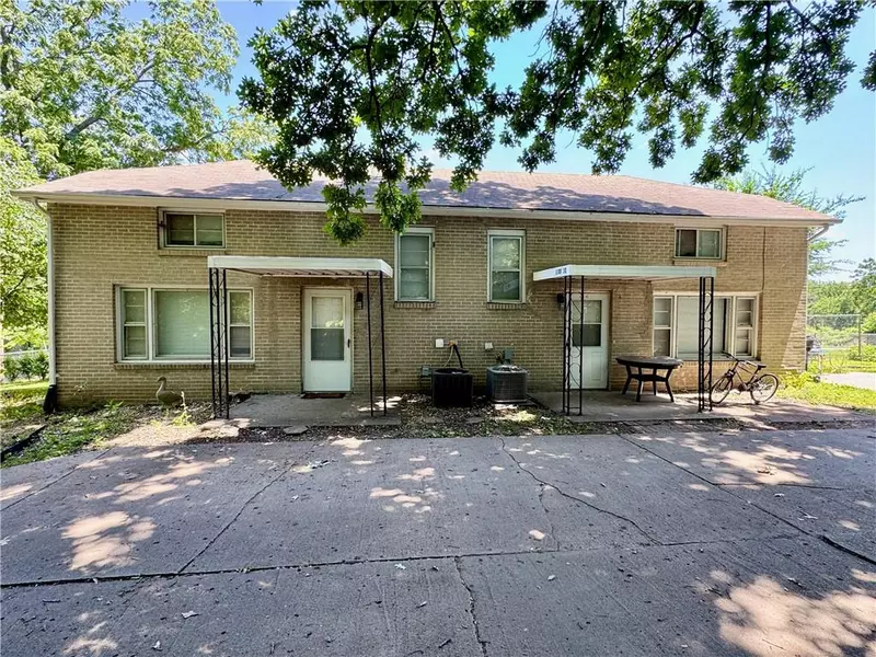 1105 E Pacific AVE, Independence, MO 64050