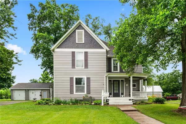 106 Washington ST, Sweet Springs, MO 65351