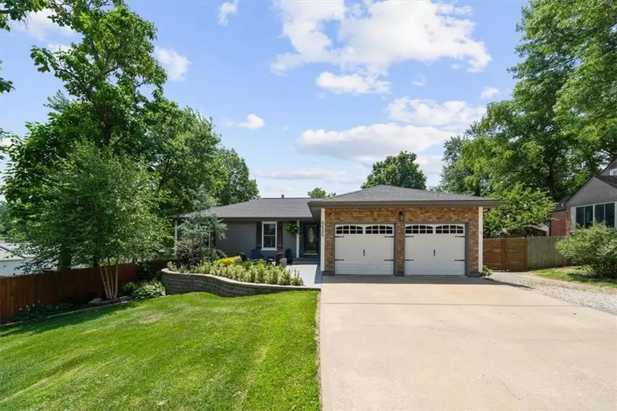 6655 W 82ND ST, Overland Park, KS 66204