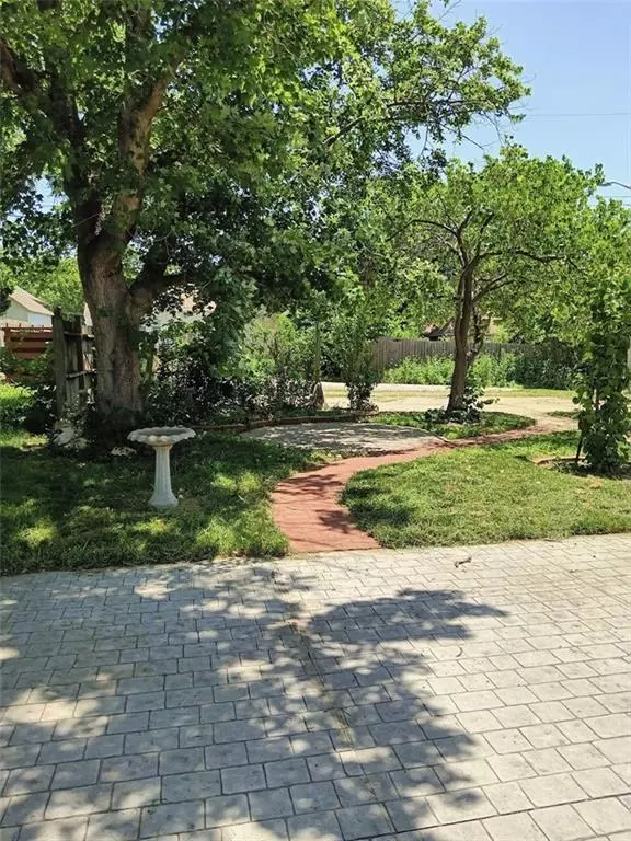 Independence, MO 64050,729 N Spring ST