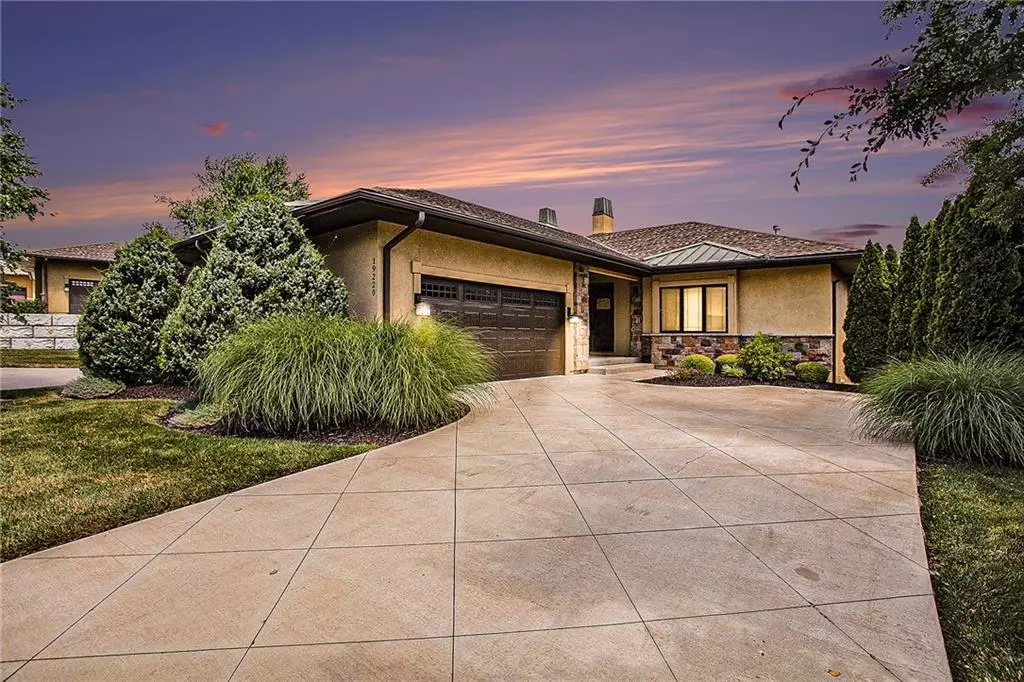 Lenexa, KS 66220,19220 W 102nd ST #23