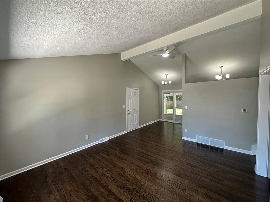 806 Lea DR, Lee's Summit, MO 64081